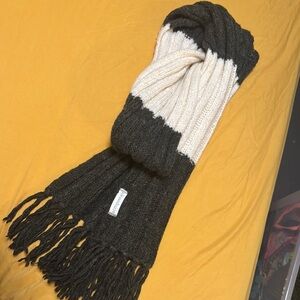 Black and Cream Knit Scarf